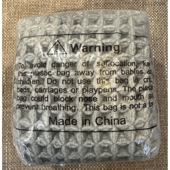 New Amoami Gray Waffle Bath Mat 17" x 24" - Picture 3 of 3